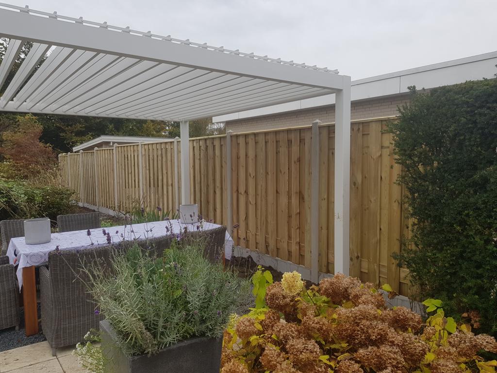 grijs beton schutting